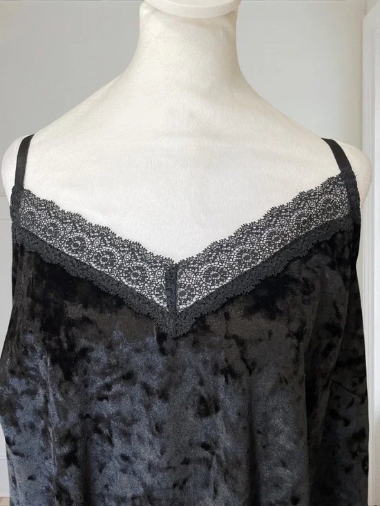 CACIQUE Women's Black Crushed Velvet Lace Trim Camisole Top NWT 22/24 - Picture 6 of 13